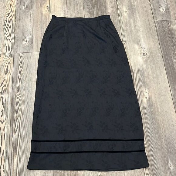 Emma & James Black Skirt with Floral Print - Picture 1 of 7